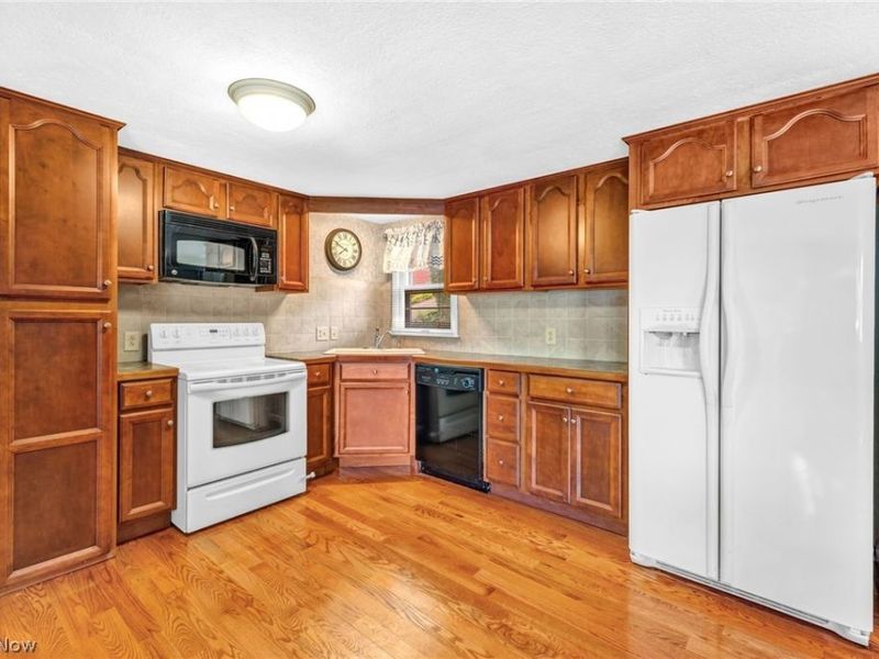 426 E Mohawk Drive, Malvern, OH 44644 Photo 16