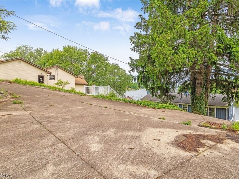 426 E Mohawk Drive, Malvern, OH 44644 Photo 46