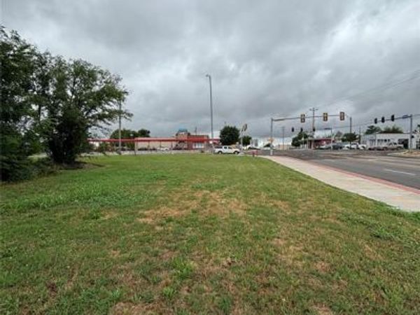 915 E Highland Street, Shawnee, OK 74801