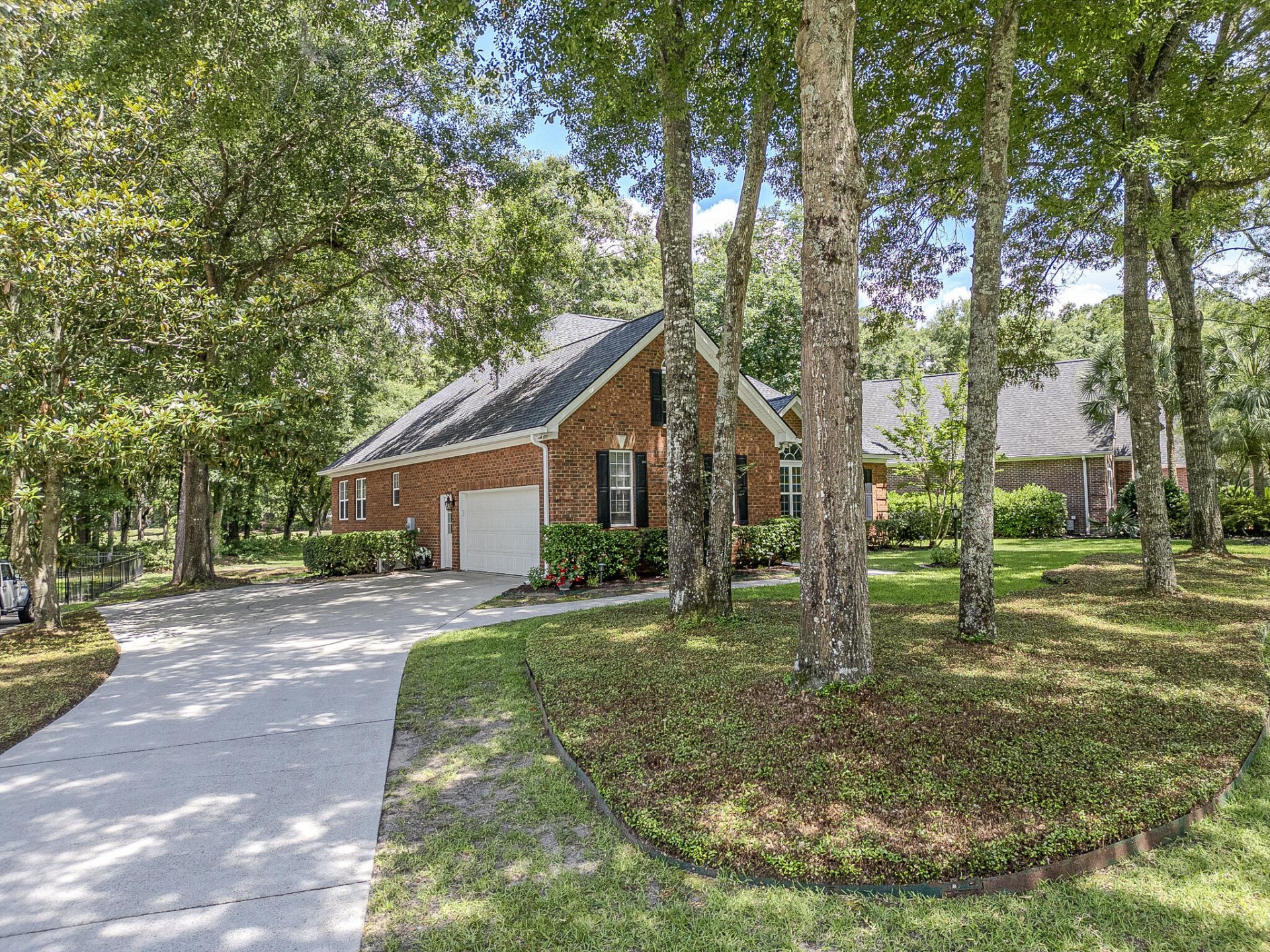 8614 W Fairway Woods Drive Photo 4