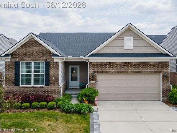 1233 Lark St , Orion Twp, MI 48360