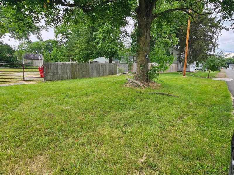 74 S Cherry Street , London, OH 43140 Photo 2