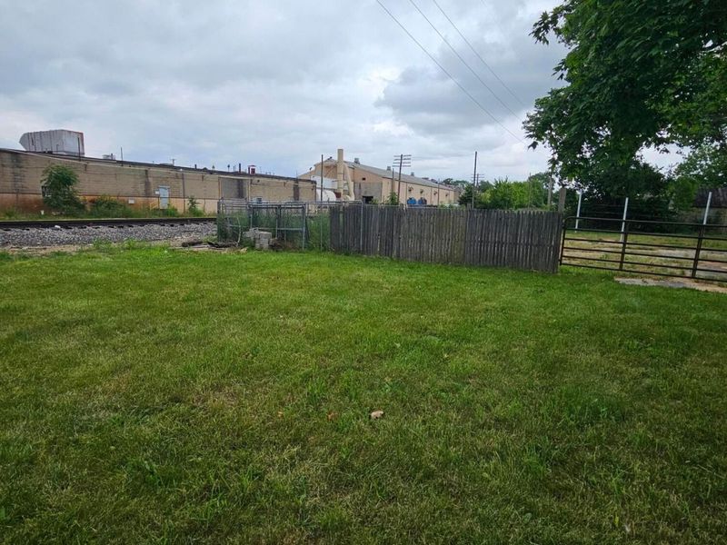 74 S Cherry Street , London, OH 43140 Photo 3