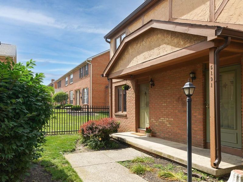 5189 Winsome Way , Columbus, OH 43220 Photo 2