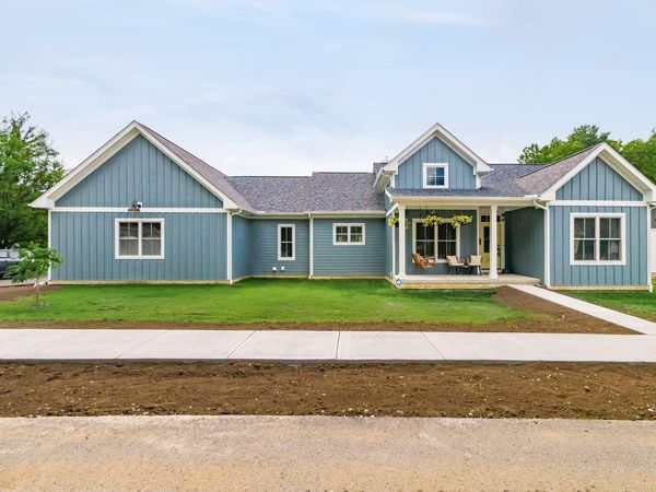 52 N Clinton Street , Canal Winchester, OH 43110