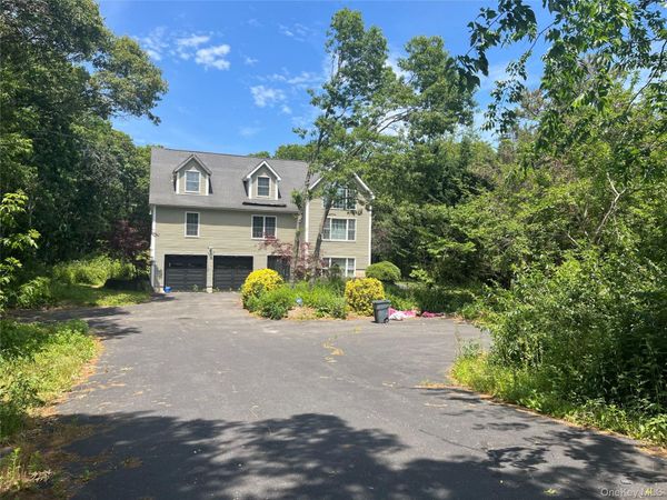 131 Long Island Avenue , Holtsville, NY 11742