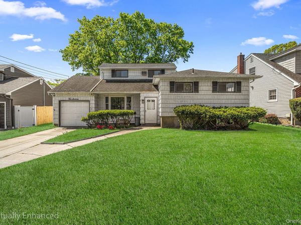 216 Oak Street , Massapequa Park, NY 11762
