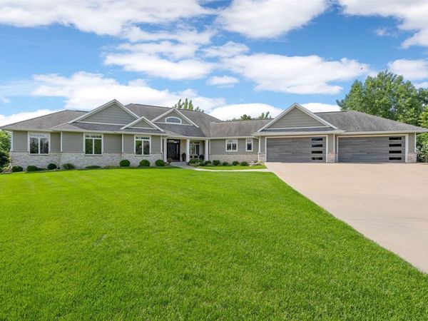 3003 Cedar River Court NE, Cedar Rapids, IA 52411