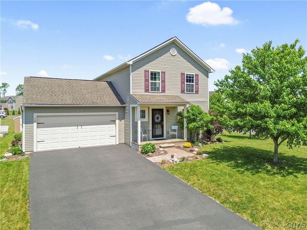 72 Silversides Way , Baldwinsville, NY 13027