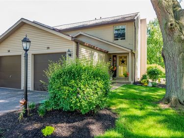 16 Devonshire Circle , Penfield, NY 14526