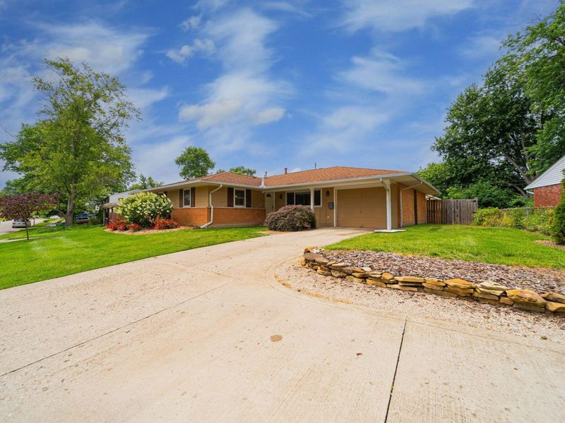 5627 Copenhagen Drive , Westerville, OH 43081 Photo 2