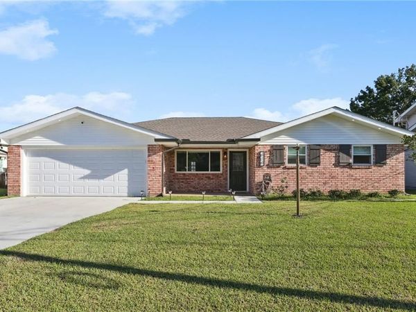 414 MONCLA Avenue , Belle Chasse, LA 70037