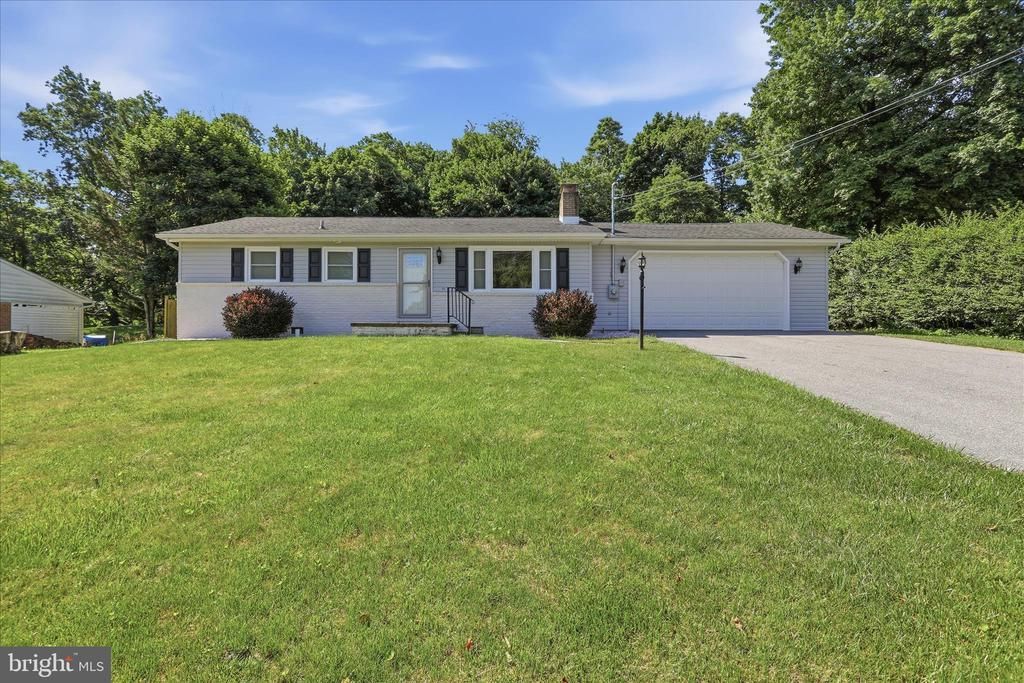 15716 VALLEY AVENUE, BLUE RIDGE SUMMIT, PA 17214