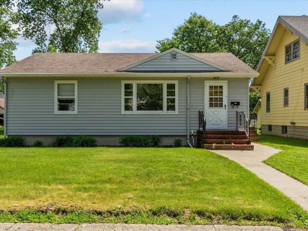 606 7th Street N, Wahpeton, ND 58075