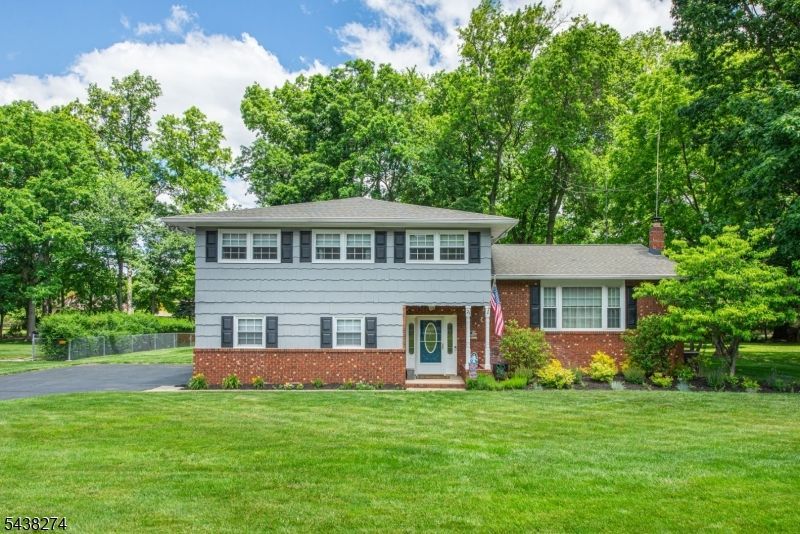 21 Whitegate Rd, Roxbury, NJ 07876 Main Photo