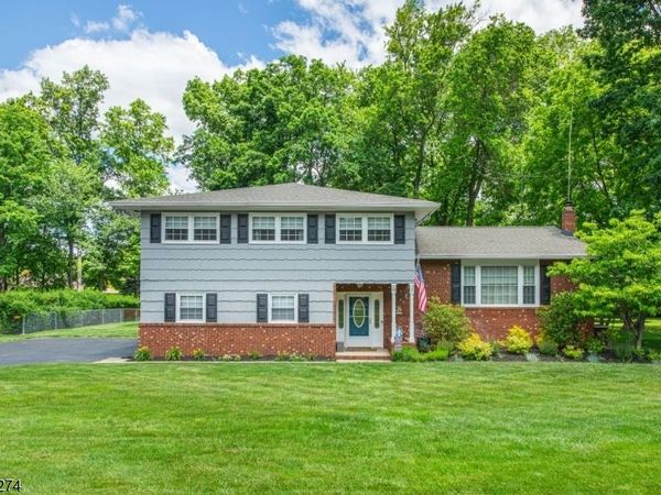 21 Whitegate Rd, Roxbury, NJ 07876