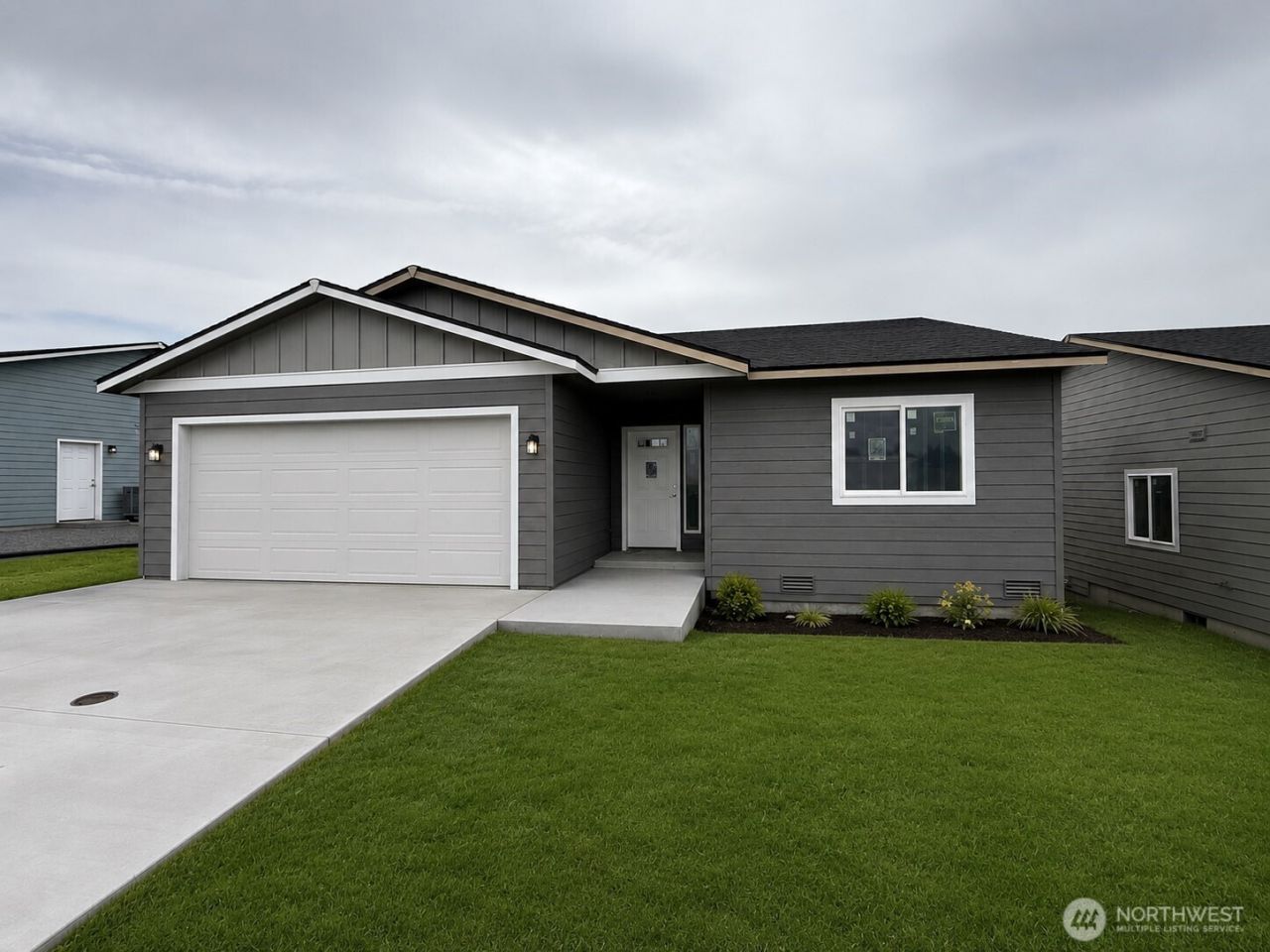 1594 6th Street Se, East Wenatchee, WA 98802 Main Photo