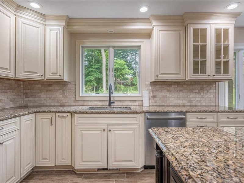 239 Honey Jane Drive, Beavercreek, OH 45434 Photo 9