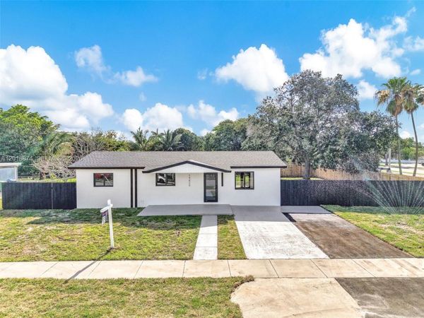 19820 NW 39th Ave , Miami Gardens, FL 33055