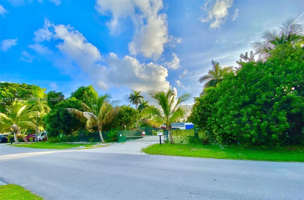 13550 S Biscayne River Rd , Miami, FL 33161 Photo