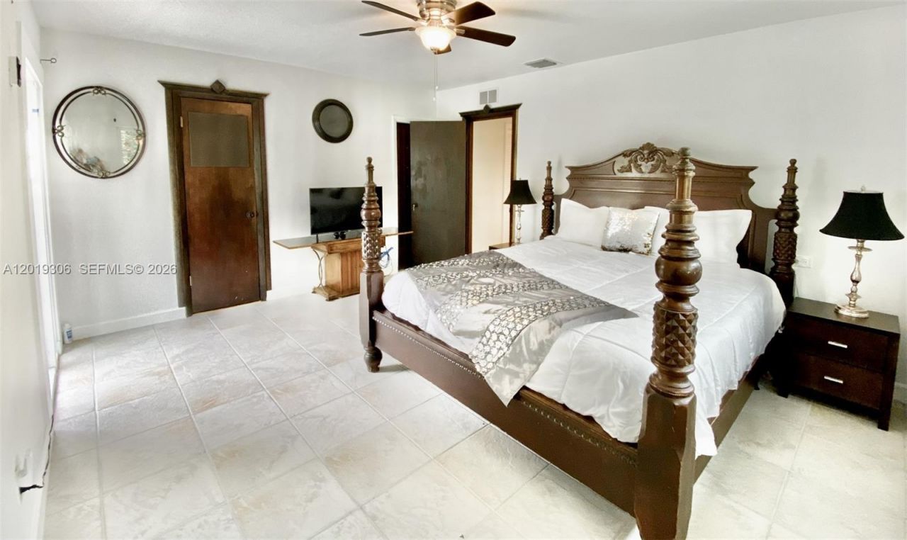 13550 S Biscayne River Rd , Miami, FL 33161 Photo