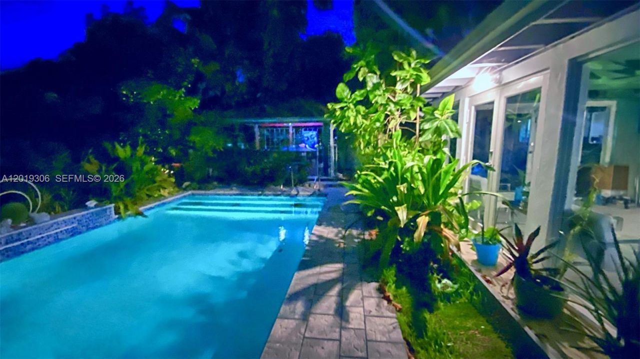 13550 S Biscayne River Rd , Miami, FL 33161 Photo