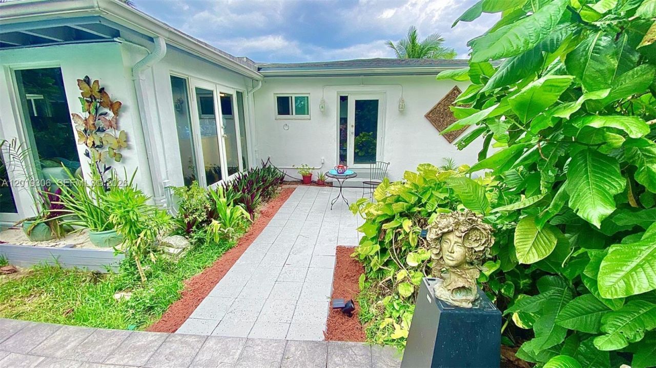 13550 S Biscayne River Rd , Miami, FL 33161 Photo