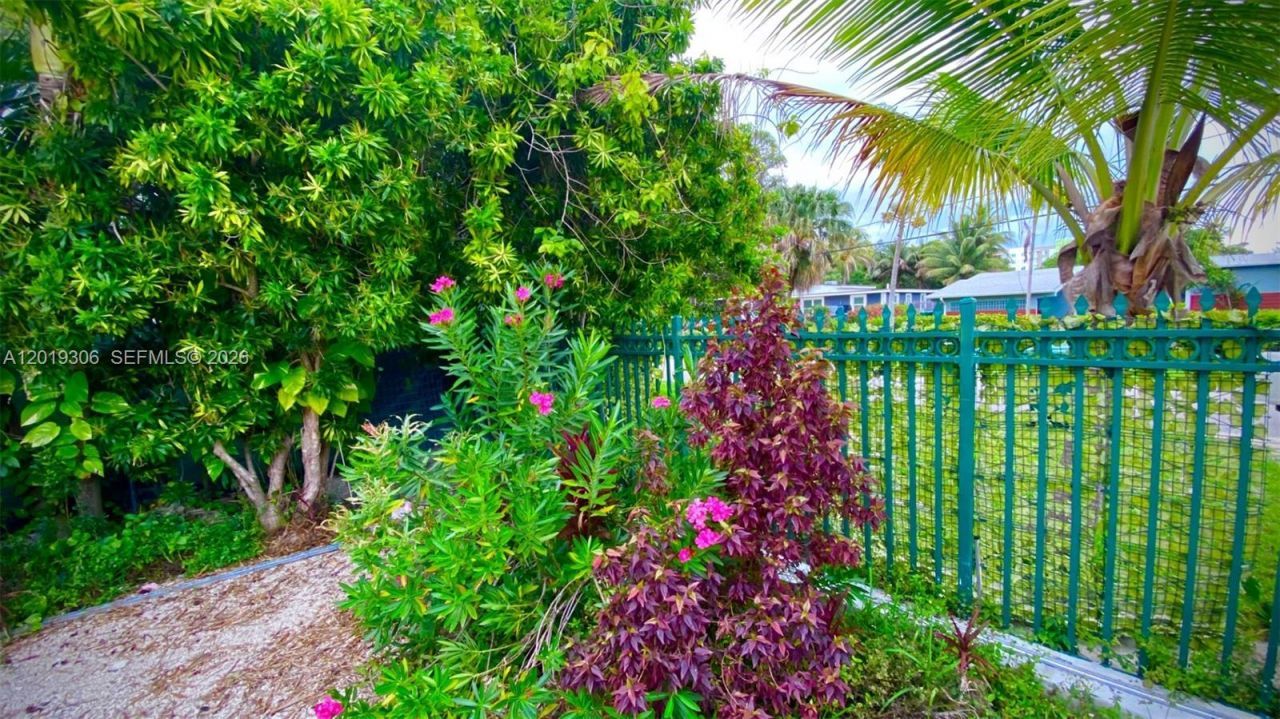 13550 S Biscayne River Rd , Miami, FL 33161 Photo