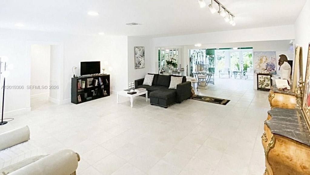 13550 S Biscayne River Rd , Miami, FL 33161 Photo
