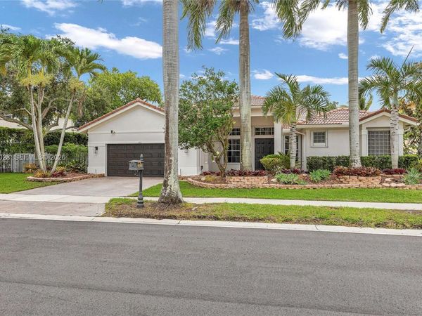 950 Marina Dr , Weston, FL 33327