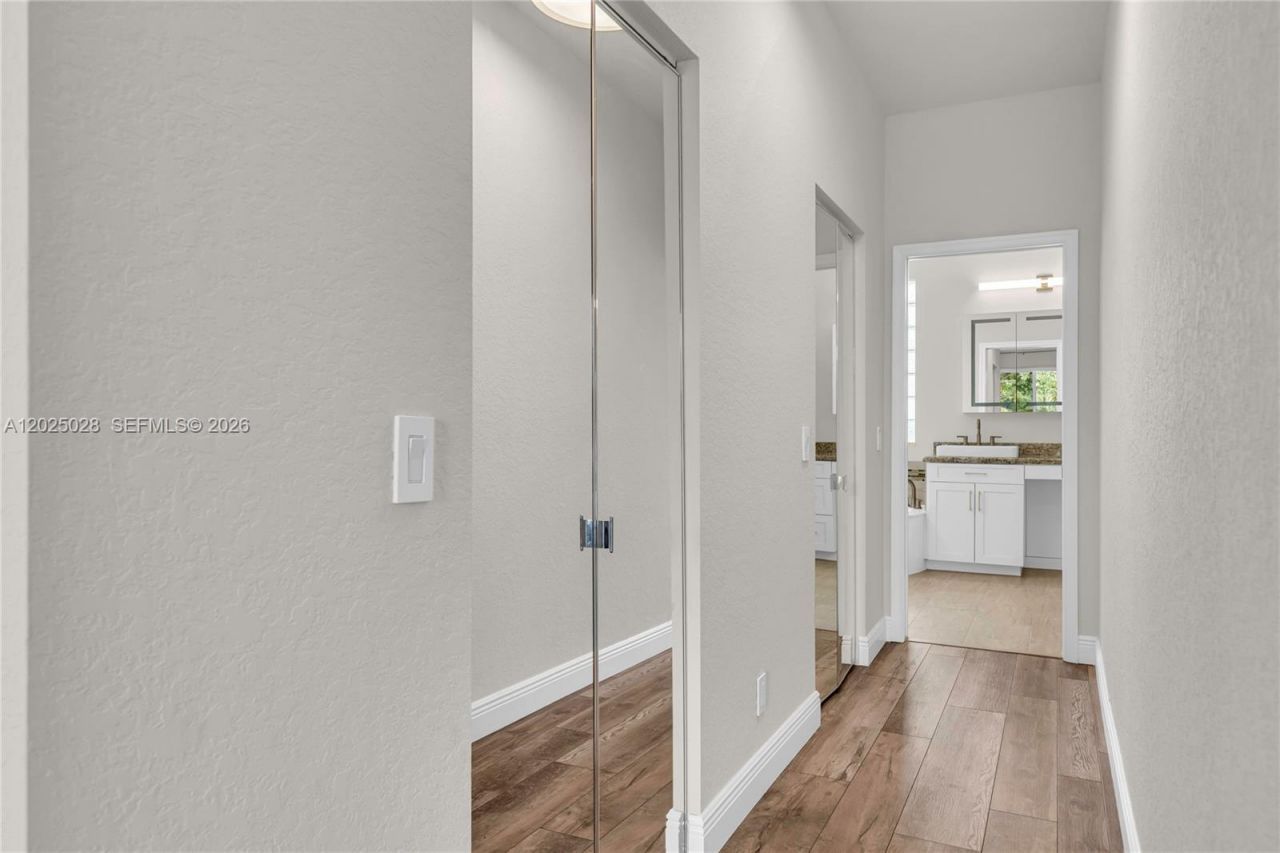 950 Marina Dr , Weston, FL 33327 Photo