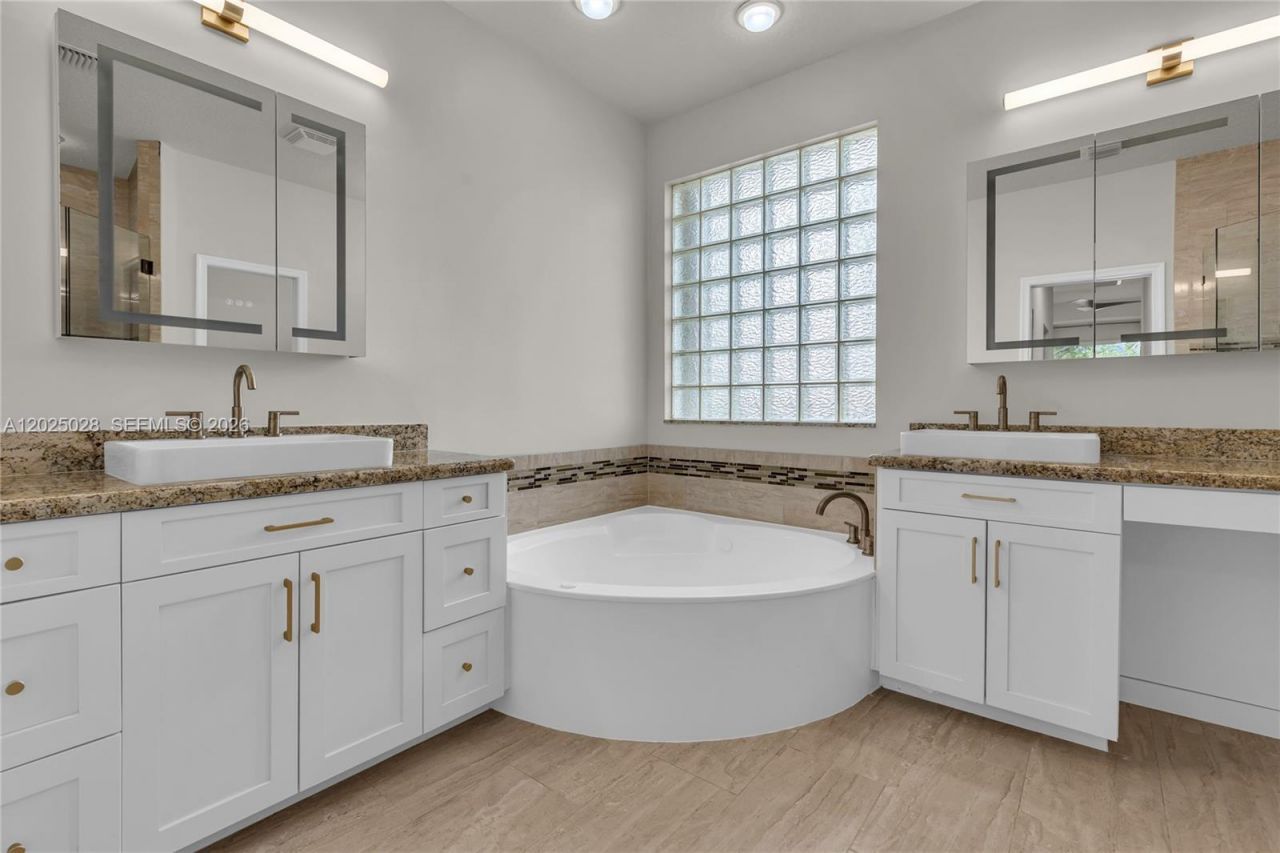 950 Marina Dr , Weston, FL 33327 Photo