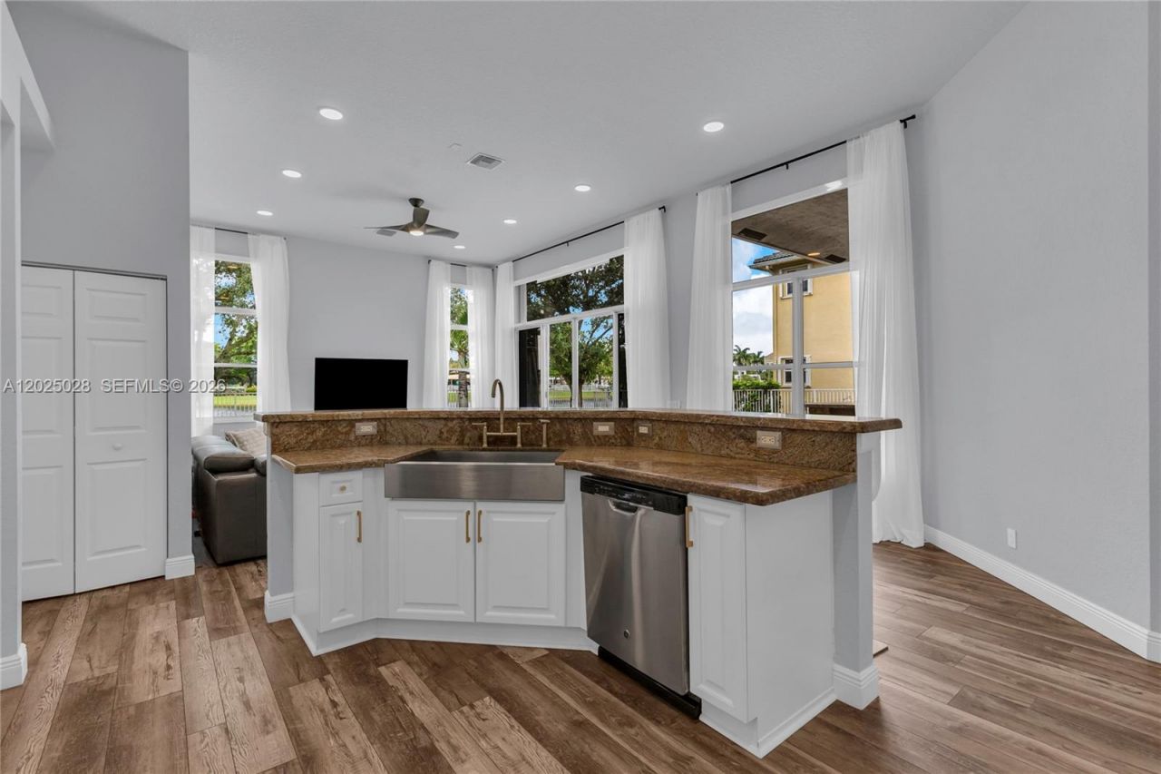 950 Marina Dr , Weston, FL 33327 Photo
