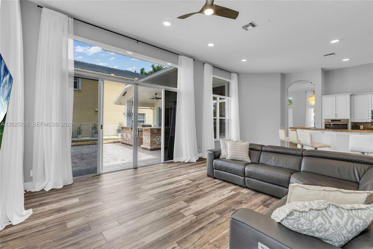 950 Marina Dr , Weston, FL 33327 Photo
