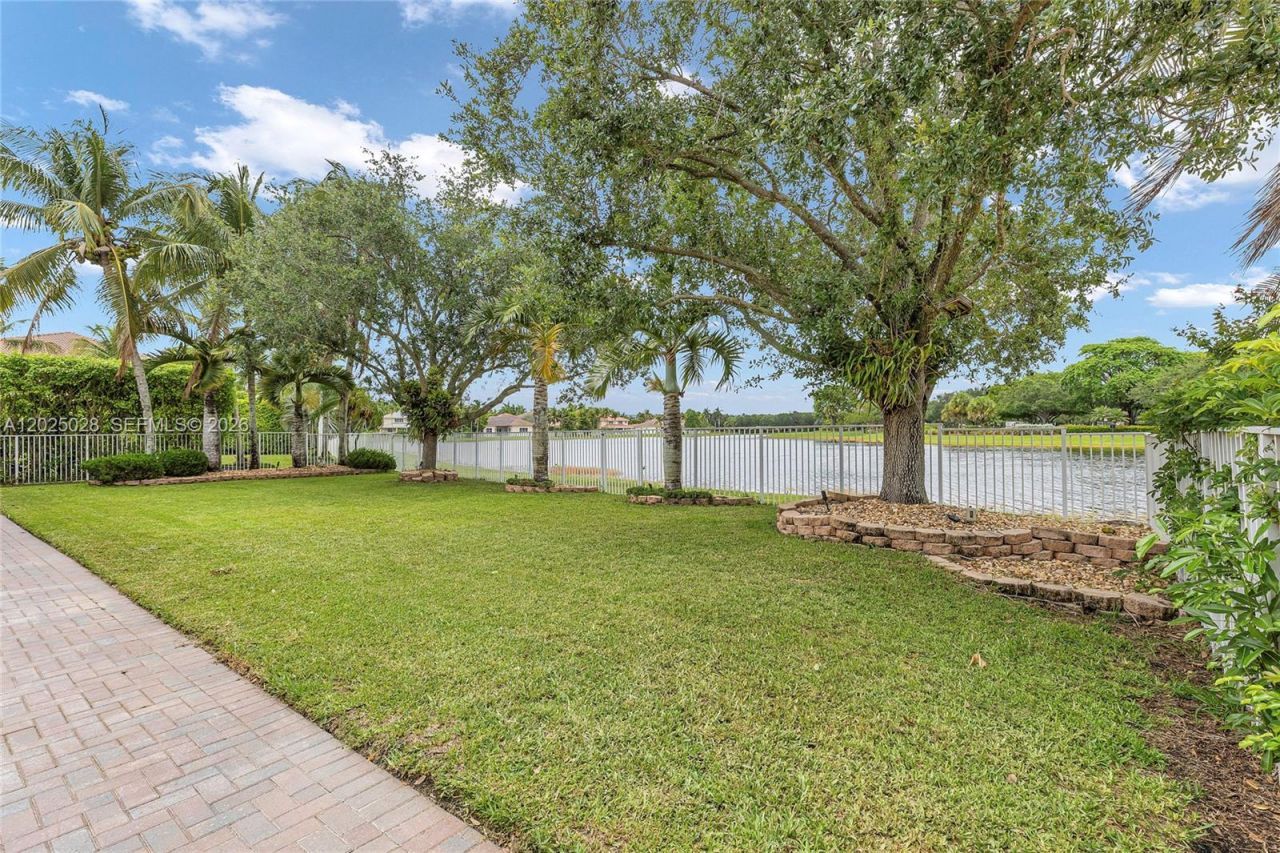 950 Marina Dr , Weston, FL 33327 Photo