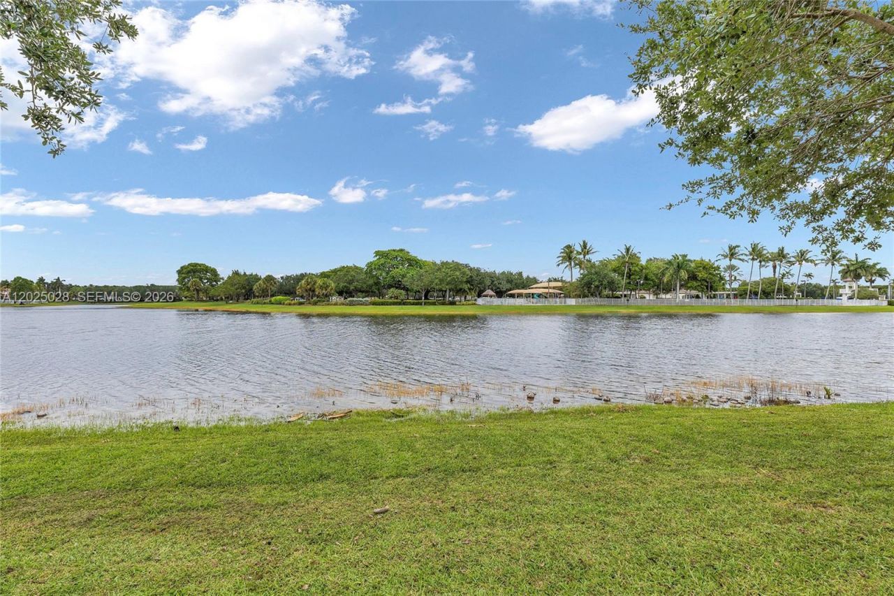 950 Marina Dr , Weston, FL 33327 Photo