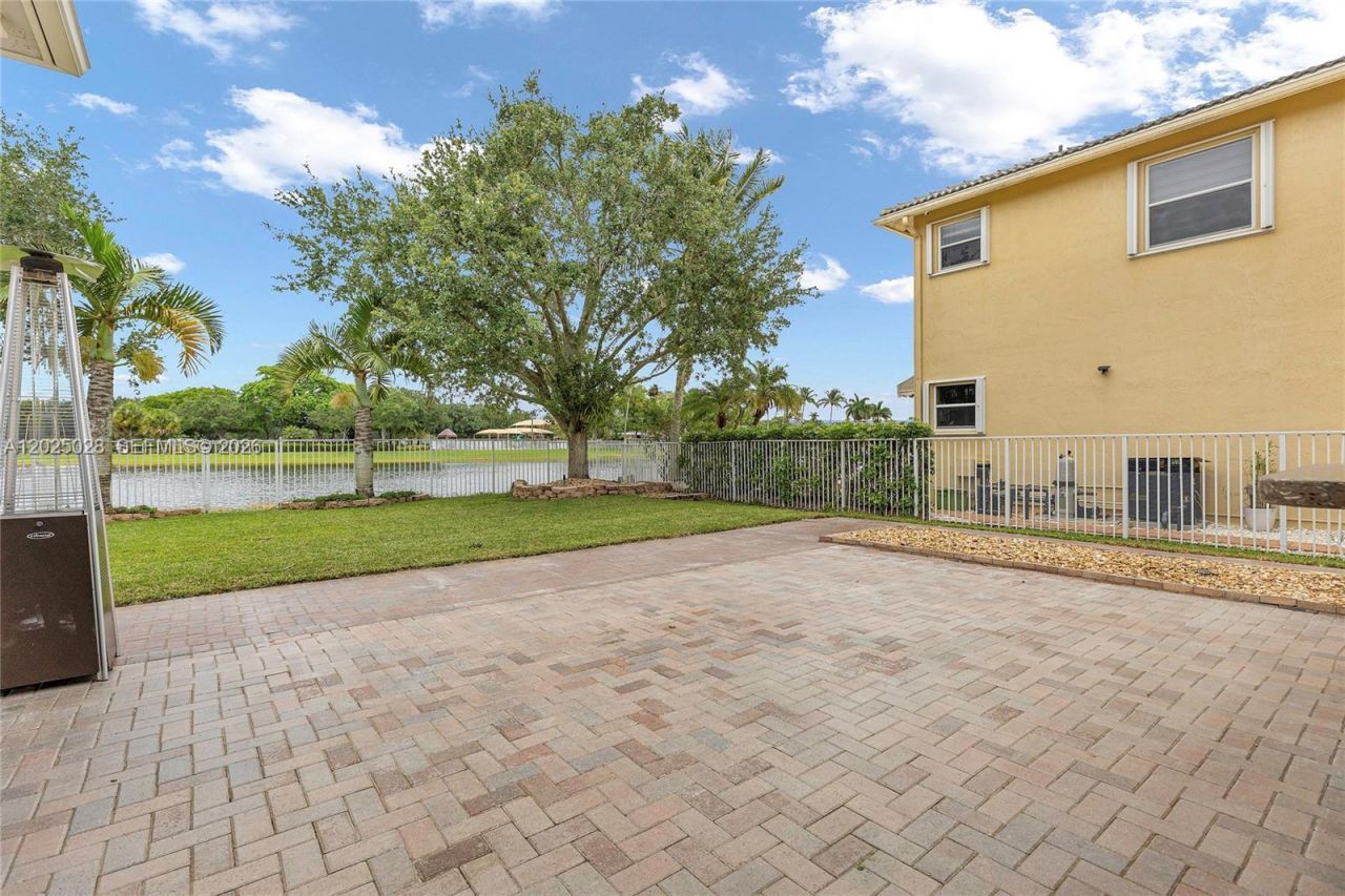 950 Marina Dr , Weston, FL 33327 Photo