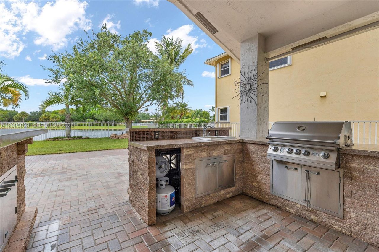 950 Marina Dr , Weston, FL 33327 Photo