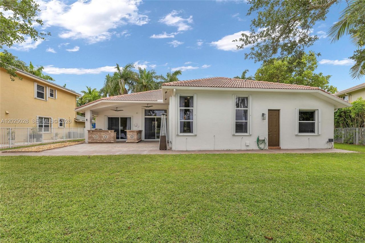 950 Marina Dr , Weston, FL 33327 Photo