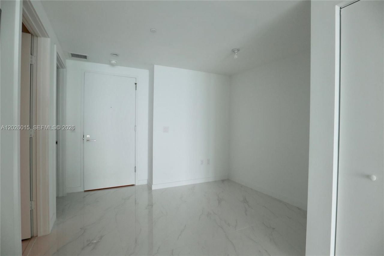 650 NE 32 , Unit 1906, Miami, FL 33137 Photo