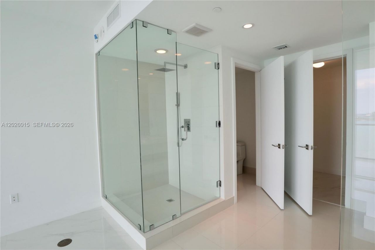 650 NE 32 , Unit 1906, Miami, FL 33137 Photo
