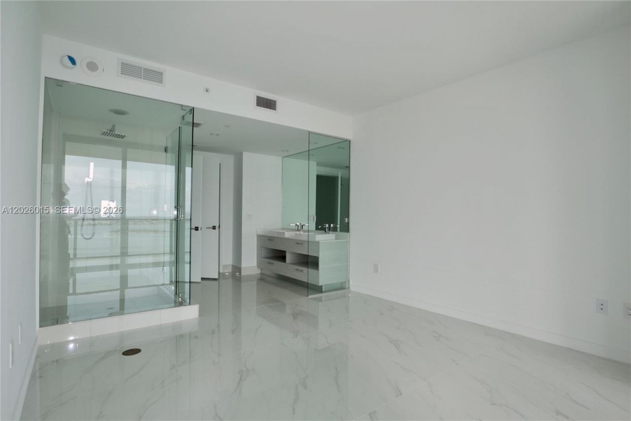 650 NE 32 , Unit 1906, Miami, FL 33137 Photo