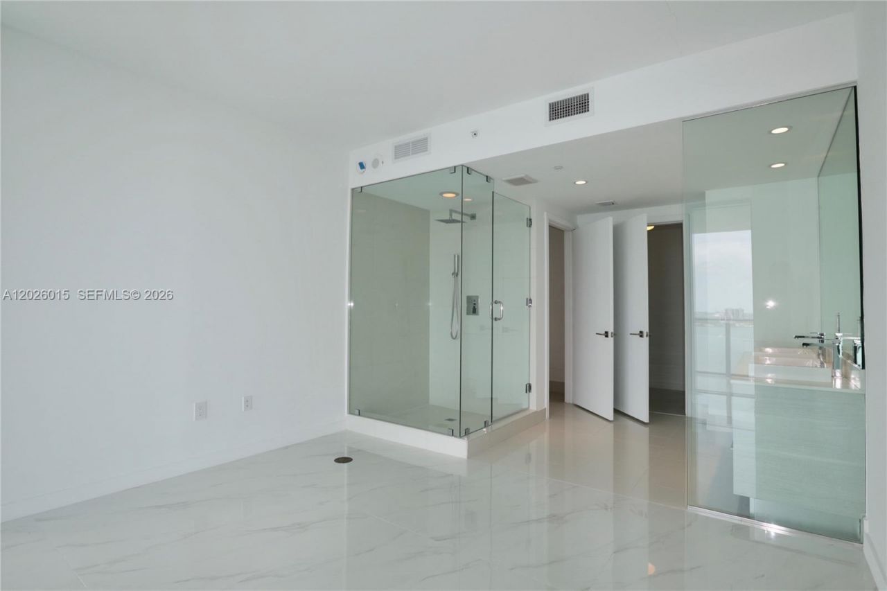 650 NE 32 , Unit 1906, Miami, FL 33137 Photo