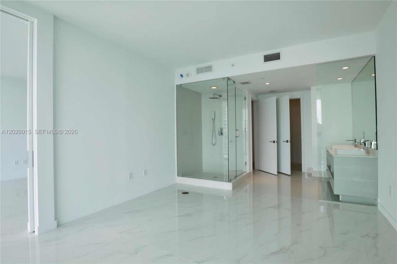 650 NE 32 , Unit 1906, Miami, FL 33137 Photo