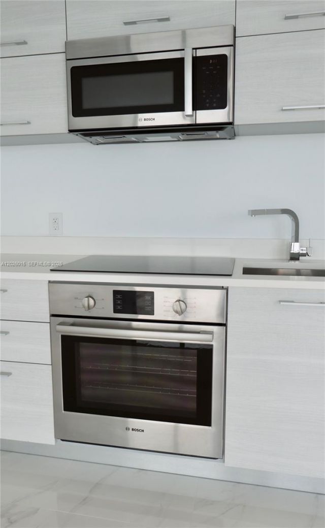 650 NE 32 , Unit 1906, Miami, FL 33137 Photo