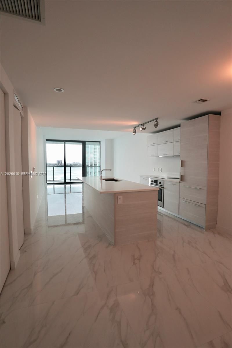 650 NE 32 , Unit 1906, Miami, FL 33137 Photo