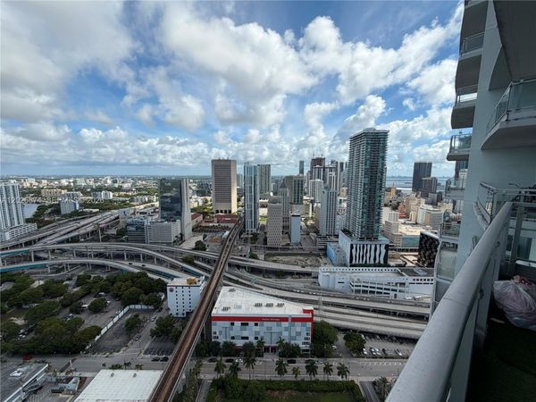 90 SW 3rd St , Unit 4006, Miami, FL 33130