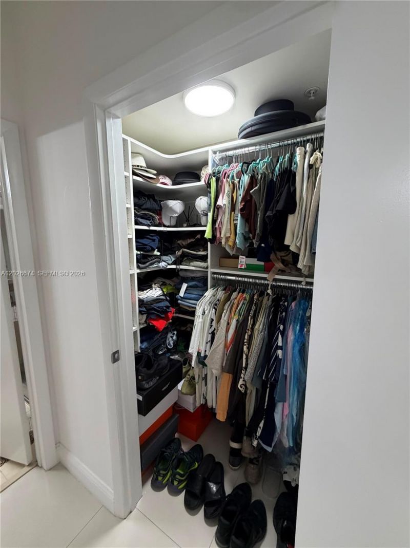 90 SW 3rd St, Unit 4006, Miami, FL 33130 Photo
