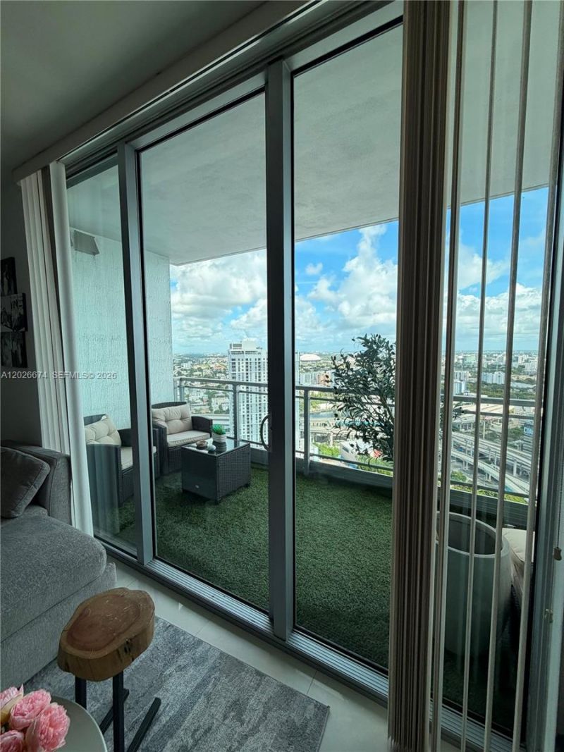 90 SW 3rd St, Unit 4006, Miami, FL 33130 Photo