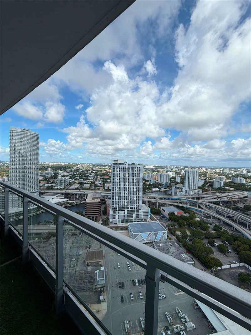 90 SW 3rd St, Unit 4006, Miami, FL 33130 Photo
